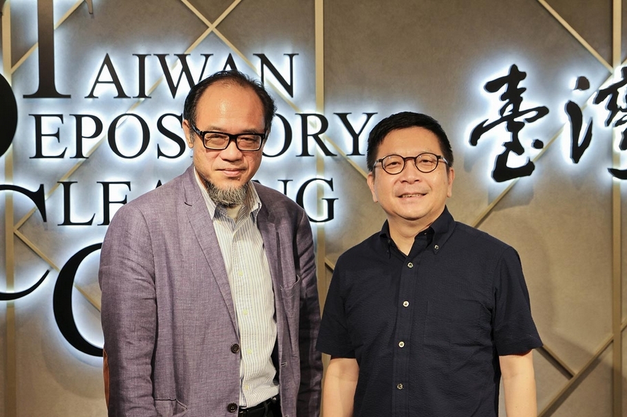 左起：中華民國藝評人協會理事長林志明和臺灣集中保管結算所董事長林修銘。（攝影／吳怡臻）