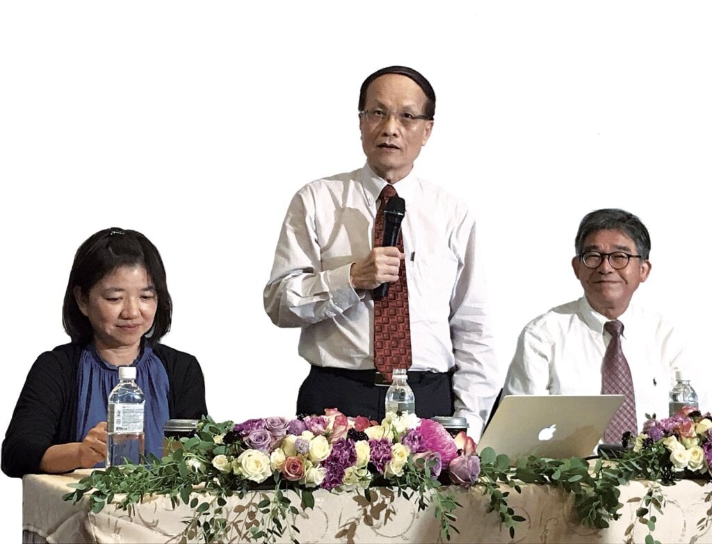 記者會上，新任國立故宮博物院院長陳其南（中），以及副院長李靜慧（左）、黃永泰（右）。攝影／藍玉琦。