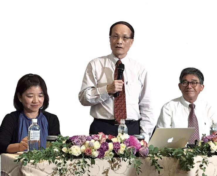 記者會上，新任國立故宮博物院院長陳其南（中），以及副院長李靜慧（左）、黃永泰（右）。攝影／藍玉琦。