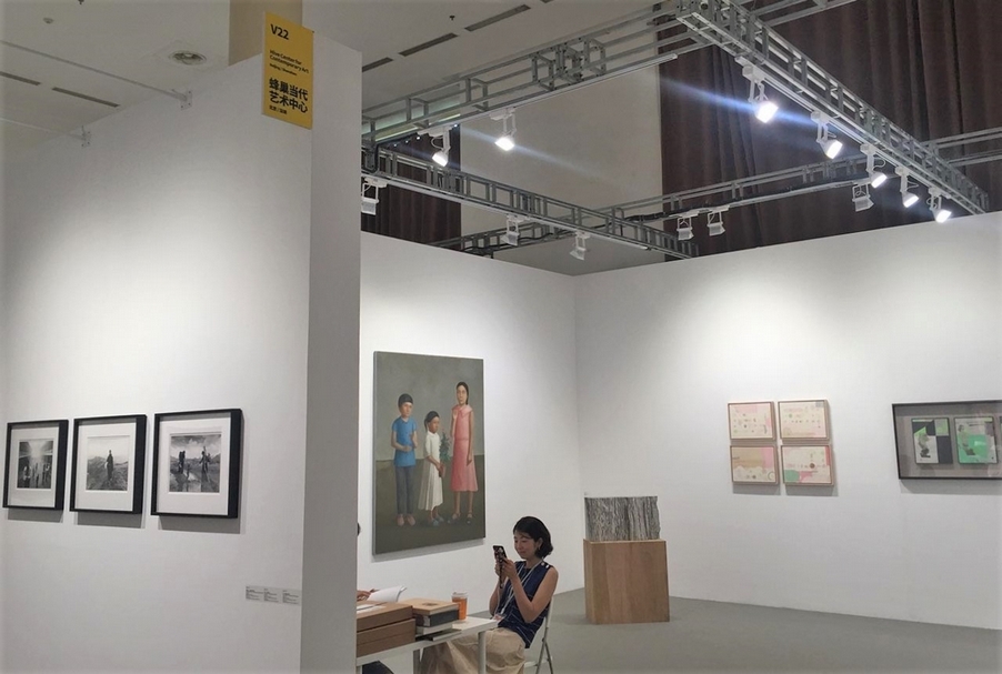 蜂巢當代藝術中心於「北京當代．藝術展」展出現場。（攝影／萬永婷）