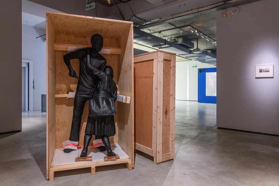 鄧兆旻《一個紀念碑，紀念釐清的（不）可能性》於「歷史變體」展覽現場。（ 攝影／王世邦，TKG+ Projects提供）