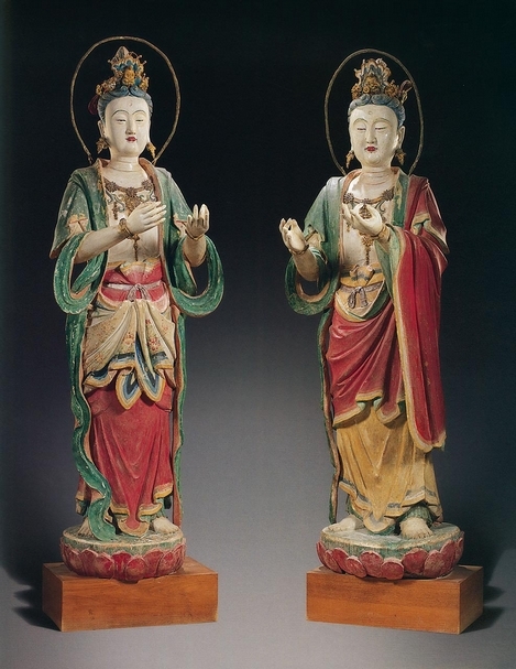 佳士得：「中國瓷器及工藝精品」編號1128元／明〈彩塑菩薩立像〉一對，成交價46萬8,500美元。（佳士得提供）