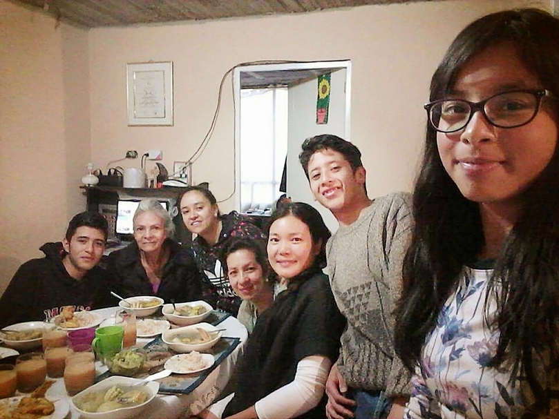 在葛蘿莉亞家的一頓晚餐。（郭俞平提供）