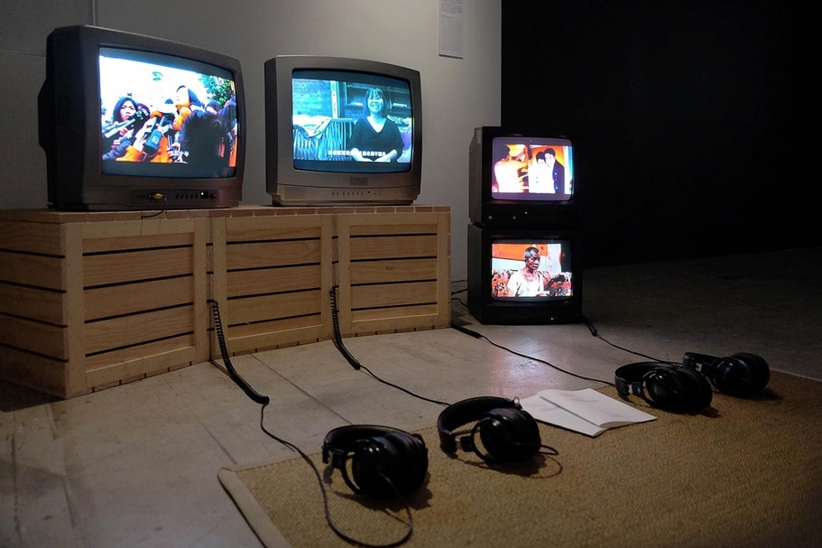 攝會主意影像工作室，《華光（曾經）我的家》展場局部，影片（約120分鐘，中文字幕），2017。（立方計劃空間提供）