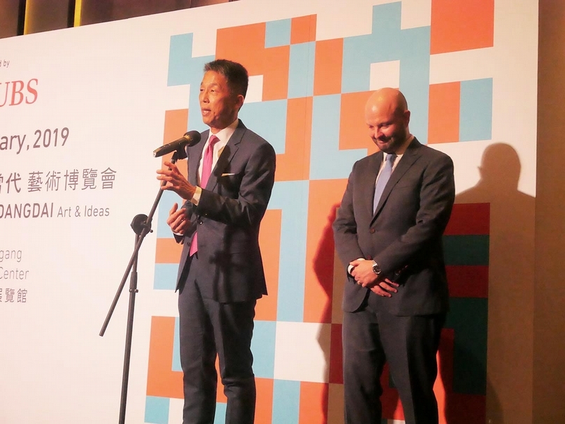 瑞銀台北分行總經理及台灣區負責人陳允懋（左）與總監任天晉（Magnus Renfrew，右）。（本刊資料室）