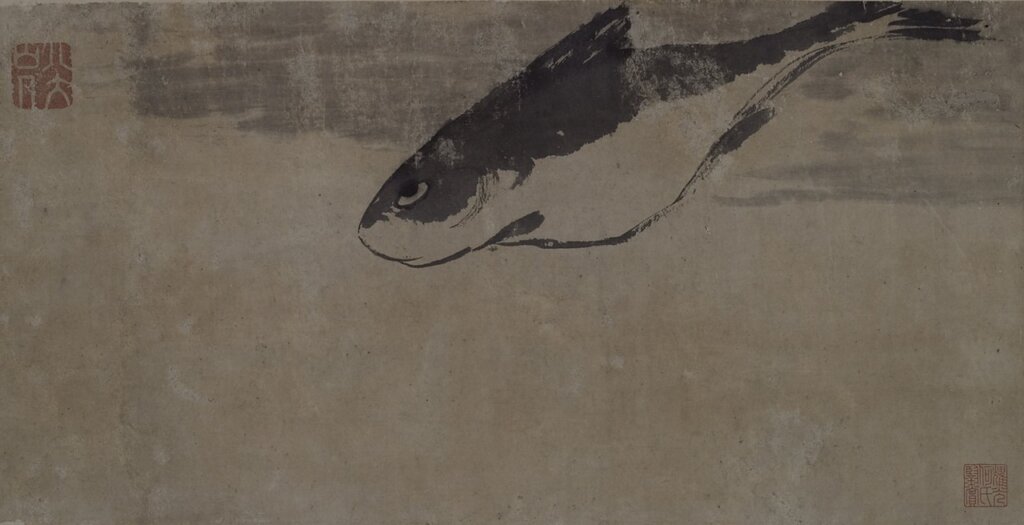 八大山人〈魚樂圖〉，水墨紙本立軸，26×51公分，香港藝術館藏。