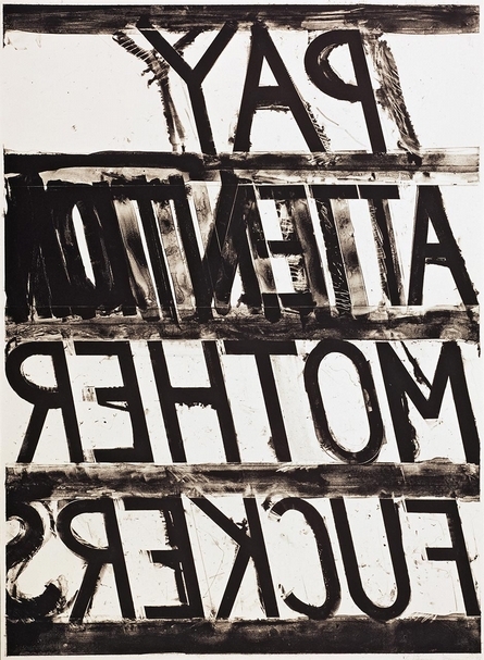 在布魯斯．諾曼（Bruce Nauman）的個展中，有張海報上寫著「去你媽的看過來。（Pay Attention, Motherfucker.）」（Pay Attention, Motherfucker.）（1973）。（© MoMA）