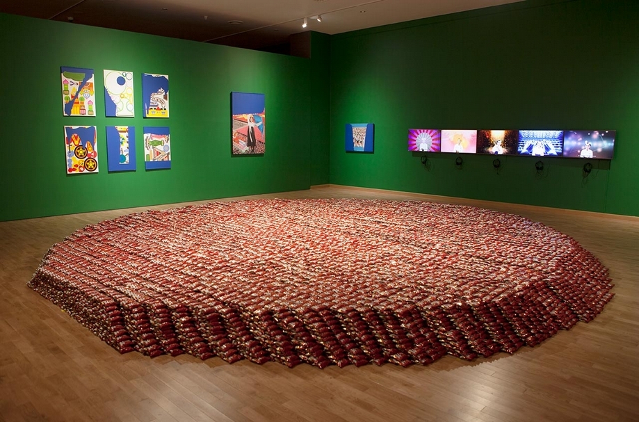 2018釜山雙年展「雖然我們分隔兩地」展覽作品,Mina Cheon, Eat Choco•Pie Together, 2018. Photo credit: Busan Biennale