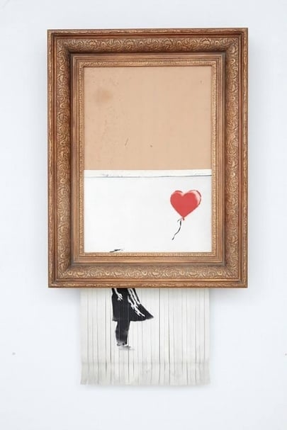 班克西(Banksy)《愛在垃圾桶》(Love is in the Bin)。(本刊資料室)