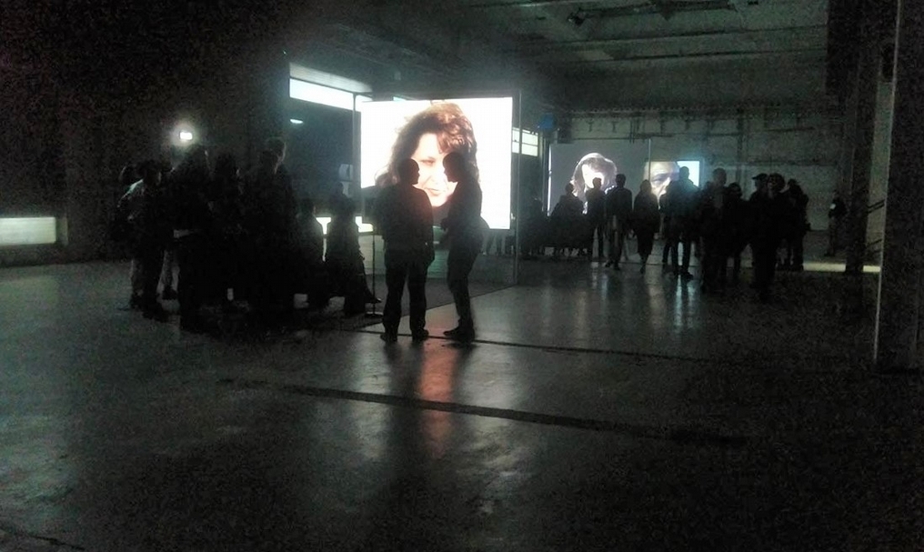 柏林著名的KW當代藝術中心(KW Institute for Contemporary Art),今年用一個歇業的修車廠做了一檔off-site的展覽。(吳權倫提供)