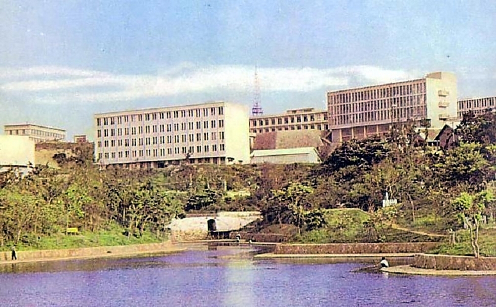1960年代，沖繩復歸前建於首里城跡之上的琉球大學。（© United States Civil Administration of the Ryukyu Islands）