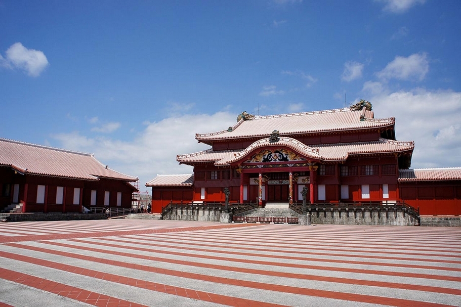 戰後重建的首里城。（© 663highland）