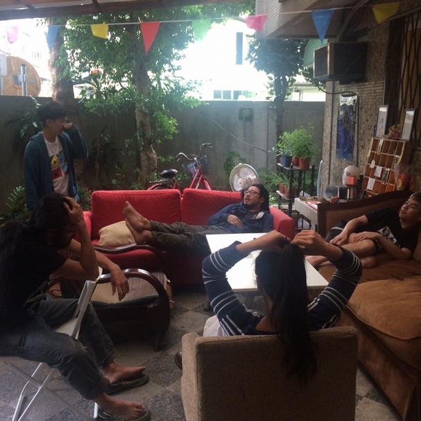 大多店務其實在日常就可以解決。店務會議更多是在確認彼此的狀態與生活。（半路咖啡提供）