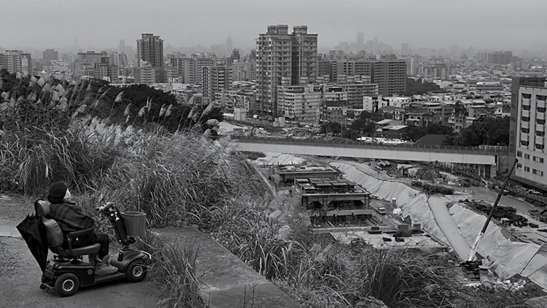 陳界仁《殘響世界》,四頻道錄影裝置(每頻道約20分鐘),影像截取畫面,2014。(陳界仁工作室提供)