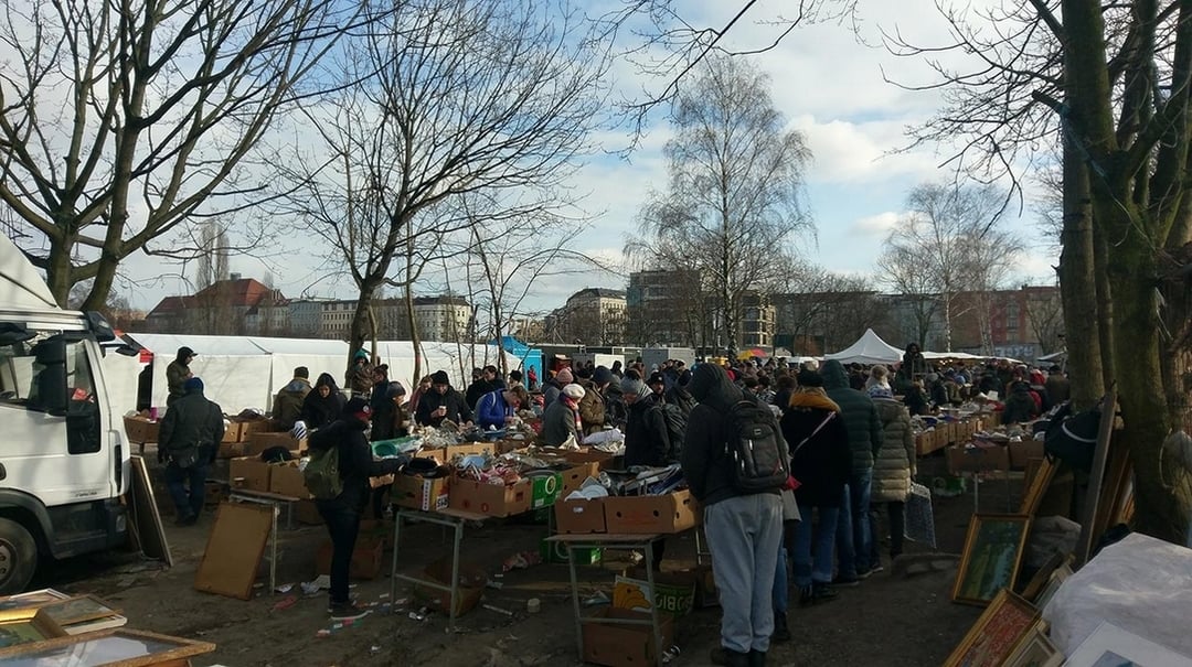 冬天的柏林圍牆公園跳蚤市集。（吳權倫提供）