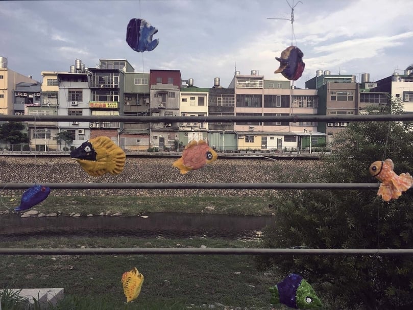 周靈芝「水的密碼」作品系列在2018年桃園地景藝術節展出。(周靈芝提供)