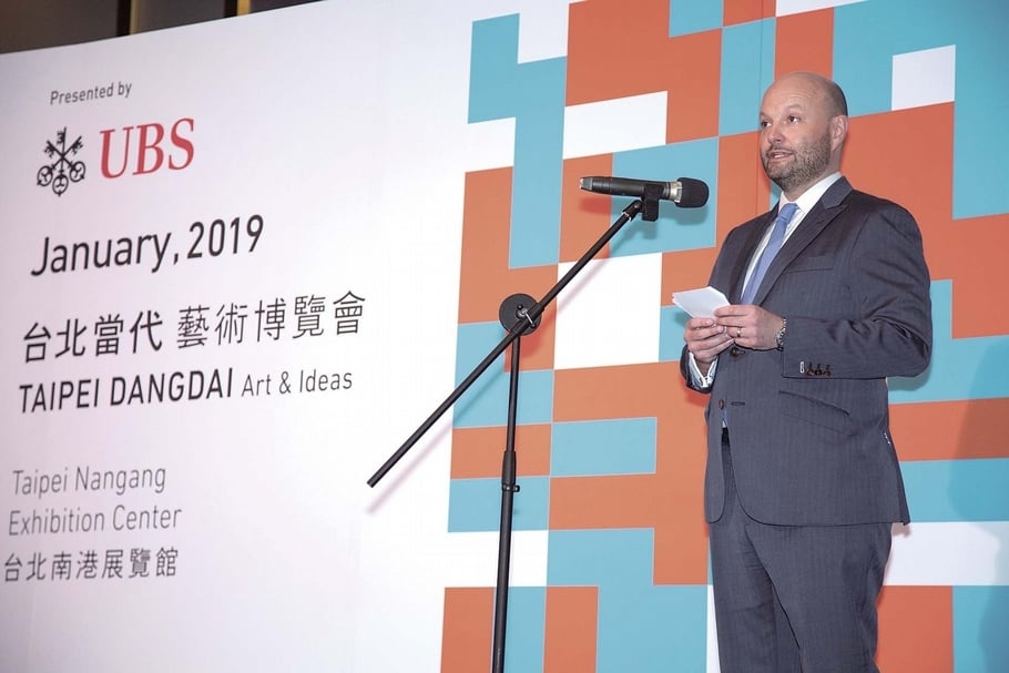 「台北當代藝術博覽會」（TAIPEI DANGDAI）總監任天晉（Magnus Renfrew）於「台北當代藝術博覽會」發布記者會上發言。（台北當代藝術博覽會提供）