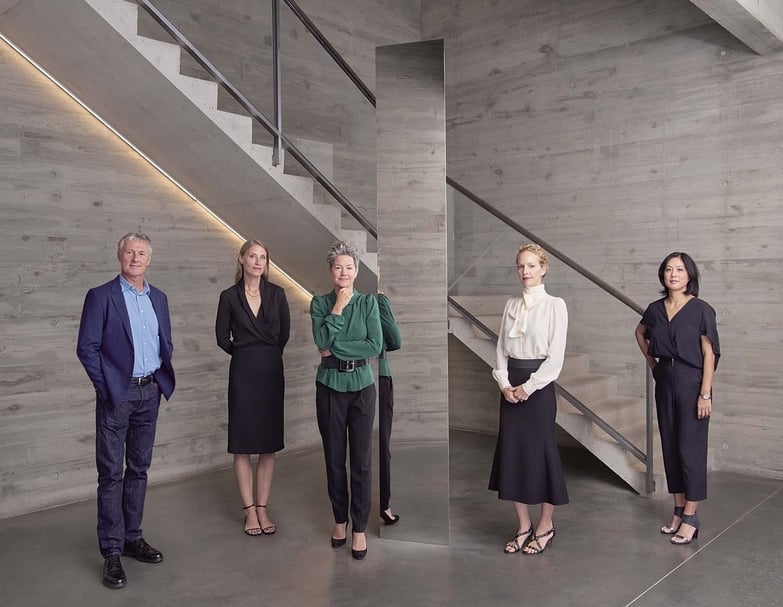 卓納畫廊創辦人大衛．卓納（David Zwirner）（左一）與他的資深合夥人團隊。（攝影／Jason Schmidt）