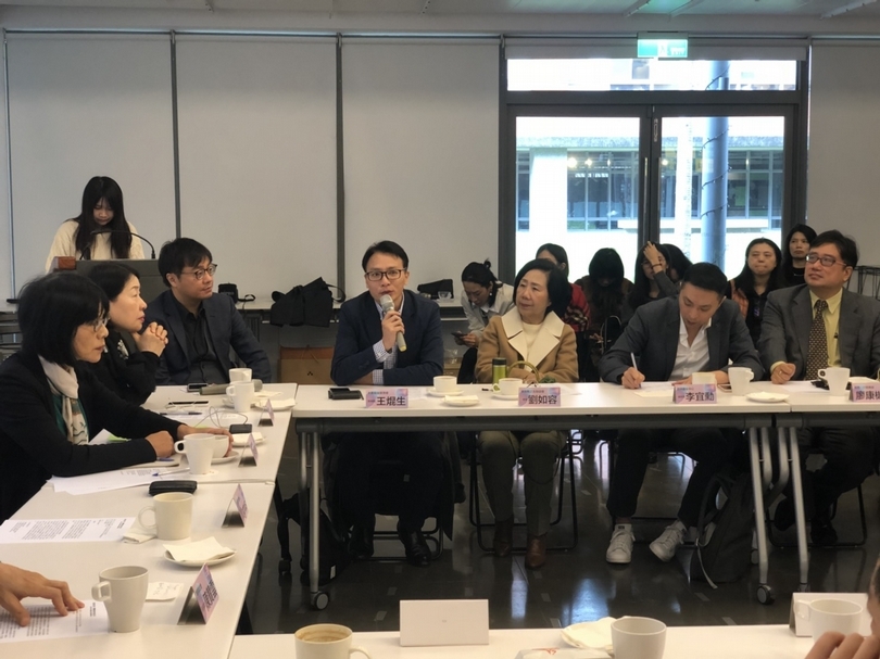 水墨現場展博會（INK Now）藝術總監王焜生於座談會中發表建言。（攝影／嚴瀟瀟）