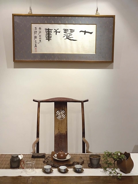 「十翠軒」是張富荃的書齋名，空間布置極為典雅，茶自然是少不了的配角。圖︱居意古美術