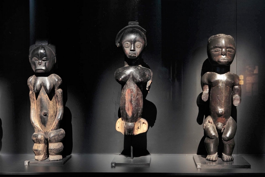 布朗利河岸-席哈克博物館（Quai Branly-Musée Jacques Chirac）非洲文物展區，2013年1月。（© musée du quai Branly - Jacques Chirac，攝影／Cyril Zannettacci）