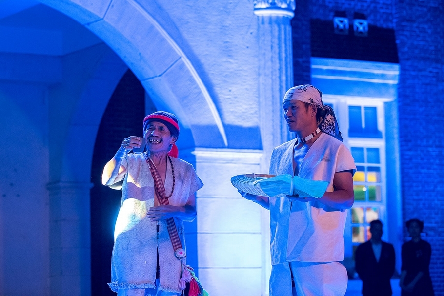 阿道以阿美族傳統儀式，為活動祈求順利。（圖／黃建彬、Pulima藝術節提供）