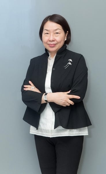 耿畫廊負責人耿桂英。