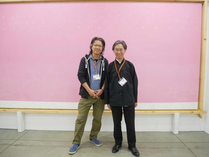 漢雅軒（Hanart TZ Gallery）負責人張頌仁（右）與藝術家葉偉立（左）。（本刊資料室）