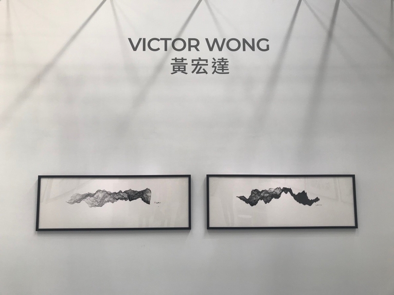 香港3812畫廊展出藝術家黃宏達（Victor Wong）與A.I. GEMINI所合作的「逸」系列之作。（本刊資料室）