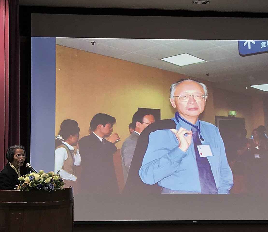 陳葆真借引印度詩哲泰戈爾:「讓逝者享有不朽的名,但生者要懷有無盡的愛。」以此心情紀念方聞。攝影/藍玉琦。