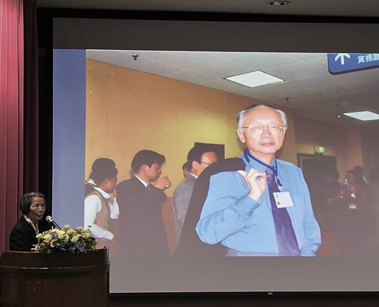 陳葆真借引印度詩哲泰戈爾：「讓逝者享有不朽的名，但生者要懷有無盡的愛。」以此心情紀念方聞。攝影／藍玉琦。