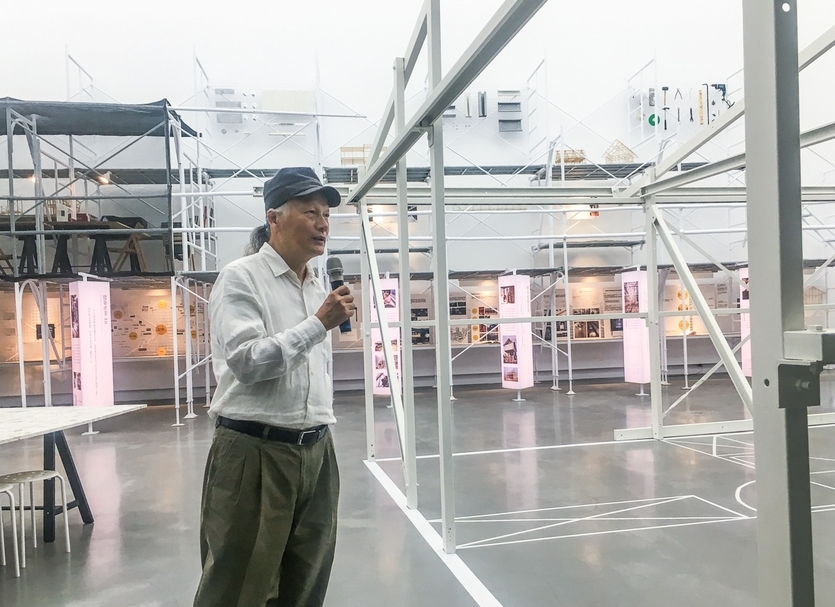 建築師謝英俊於展覽開幕現場。（攝影／劉星佑）