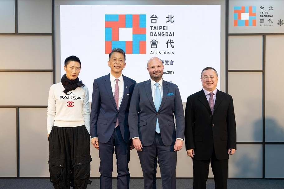 右起：台北當代藝博顧問施俊兆、總監任天晉（Magnus Renfrew）、台北當代藝博合作夥伴瑞銀台北分行總經理及台灣區負責人陳允懋、顧問孫怡。（© Taipei Dangdai）