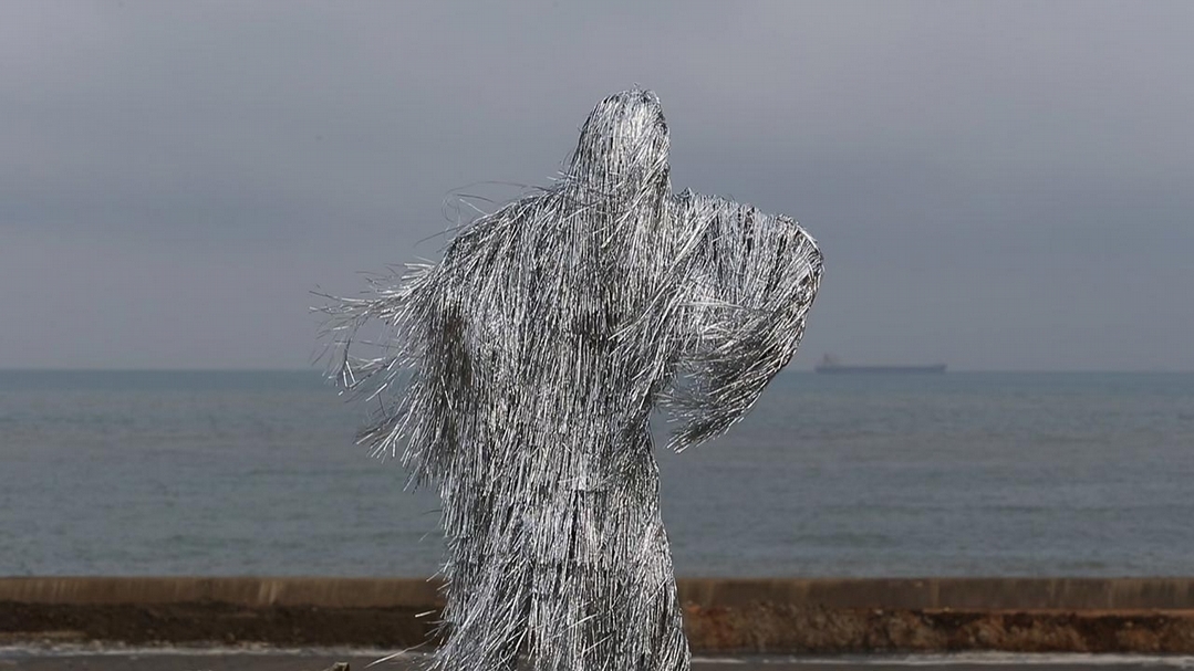 台北當代藝術館2019年展覽「烏鬼」展覽作品，王鼎曄（ Ding-Yeh Wang）《三留》（Ghost between island and land ），單頻道錄像，2019。（台北當代藝術館提供）
