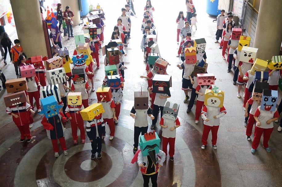 台北當代藝術館教育推廣與建成國中合辦校慶活動現場。（台北當代藝術館提供）