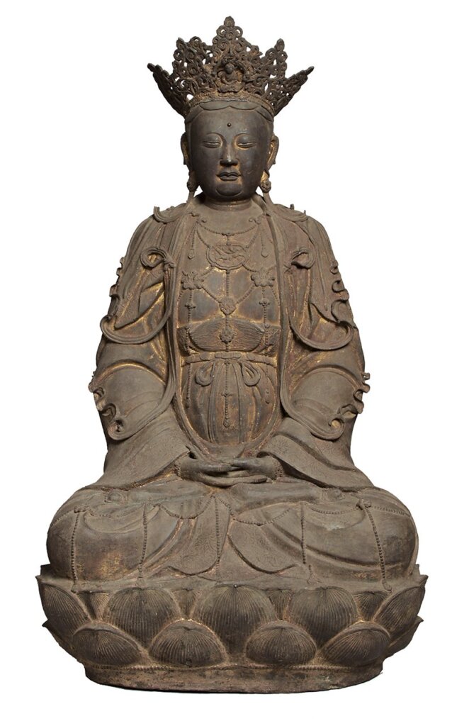 明〈銅觀音坐像〉，高132公分，祿豐縣恐龍博物館藏。