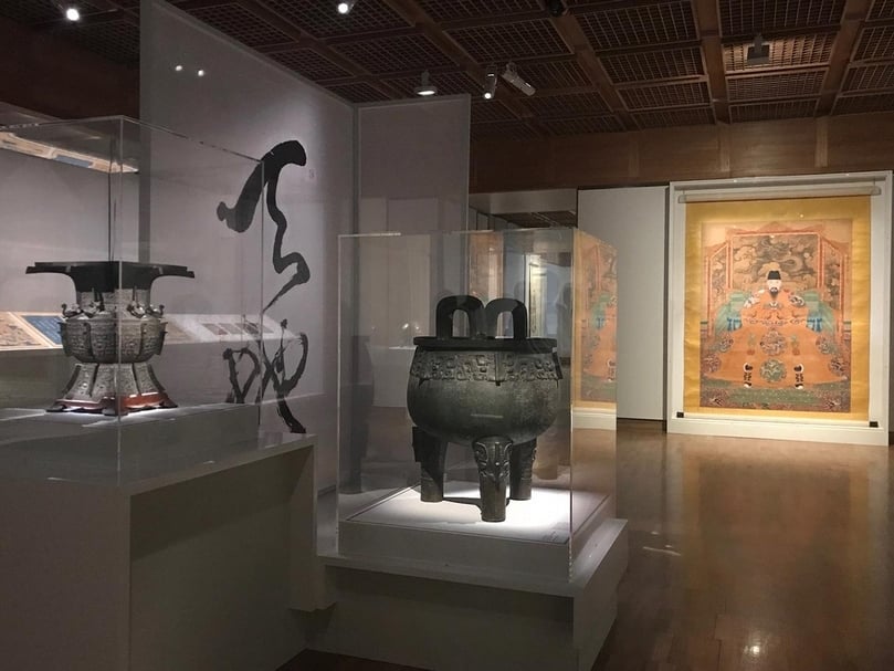 「天、地、人」特展於AGNSW地下一樓的東方文物展廳展出,圖為第一單元「天地」。(陸仲雁提供)