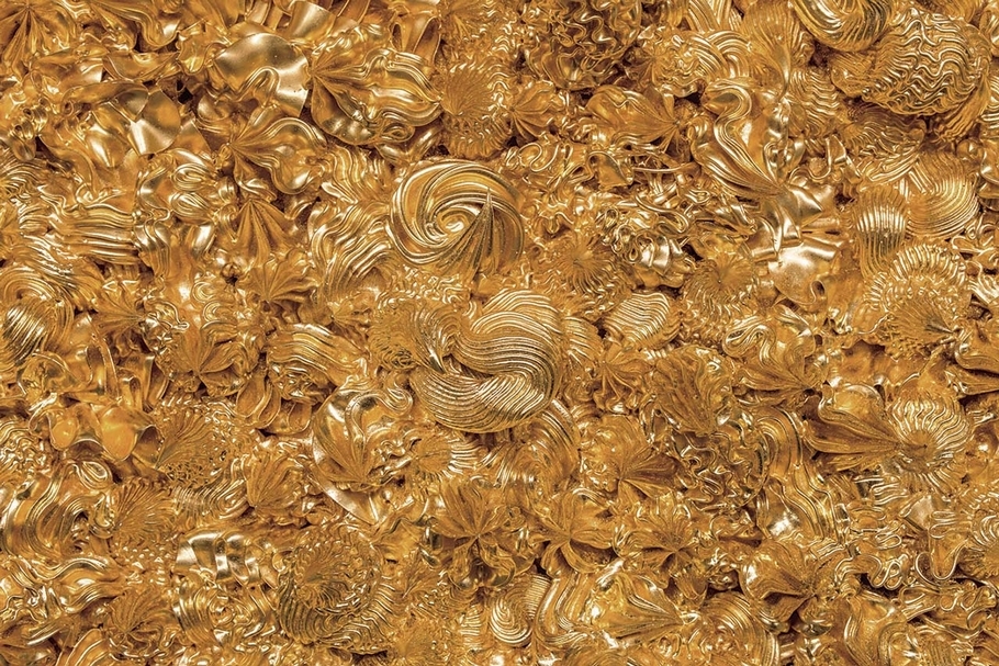 徐震®《Under Heaven-Gold-0102MQ1809》（局部），油彩、畫布、金箔、鋁。（藝術家與貝浩登畫廊提供）