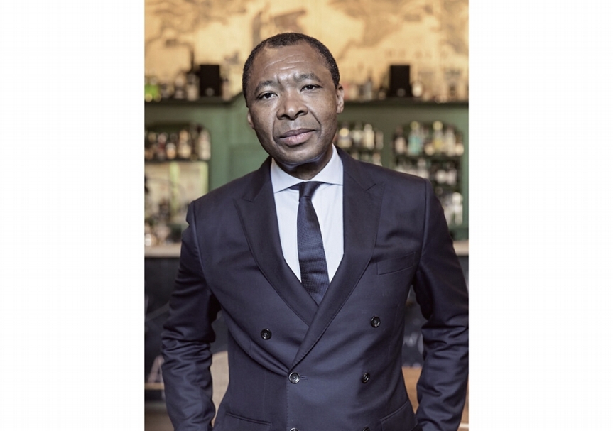 非裔策展人奧奎．恩威佐（Okwui Enwezor，1963-2019）。（本刊資料室）