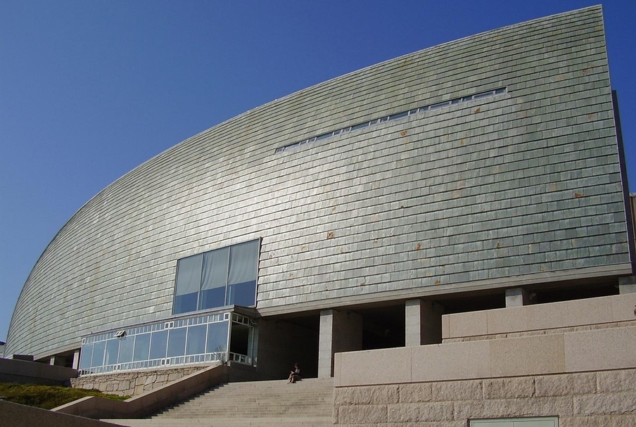 由磯崎新（Arata Isozaki，1931-）設計的多穆斯博物館（Domus）。（攝影／八幡鏡太郎 ）
