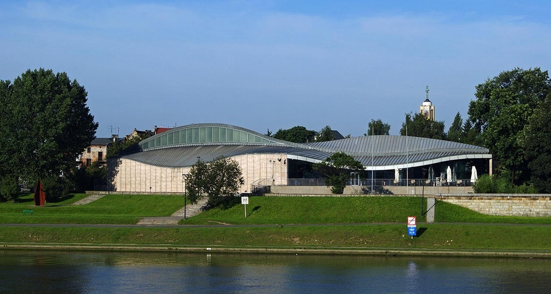 磯崎新（Arata Isozaki，1931-）的作品克拉科夫曼嘉日本藝術與科技博物館（Manggha Museum of Japanese Art and Technology）。（攝影／Minnaert）