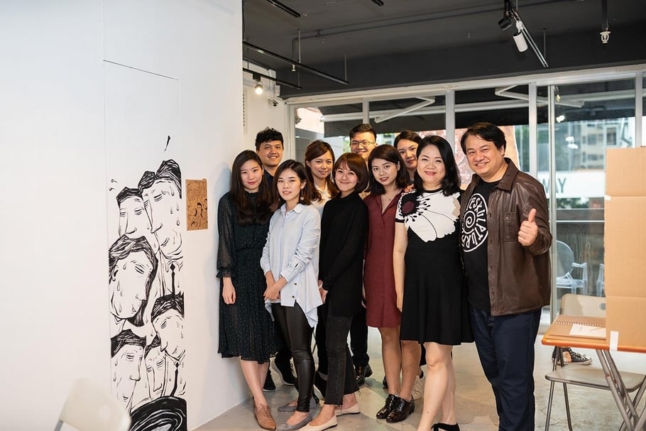 奕思畫廊開幕大合影。（奕思畫廊提供）