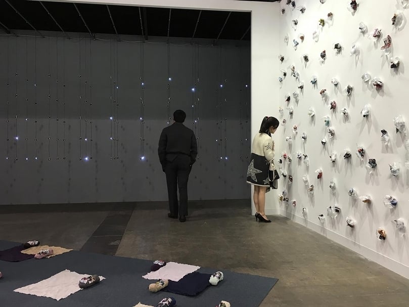 2016年，香港巴塞爾展會現場照。（就在藝術空間提供）