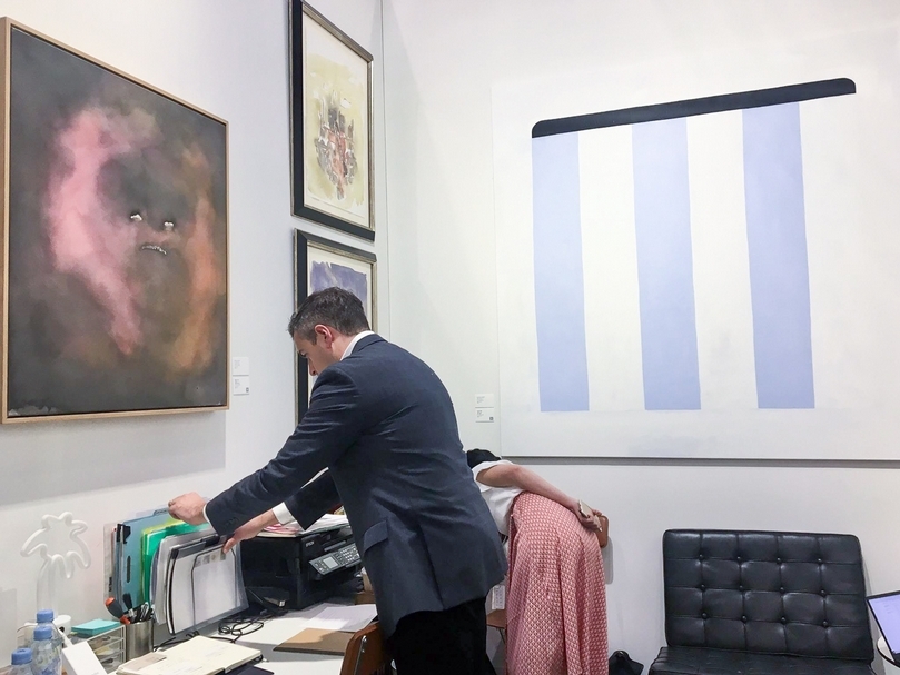 沃納畫廊（Michael Werner Gallery）展位內小房間一景。（本刊資料室）