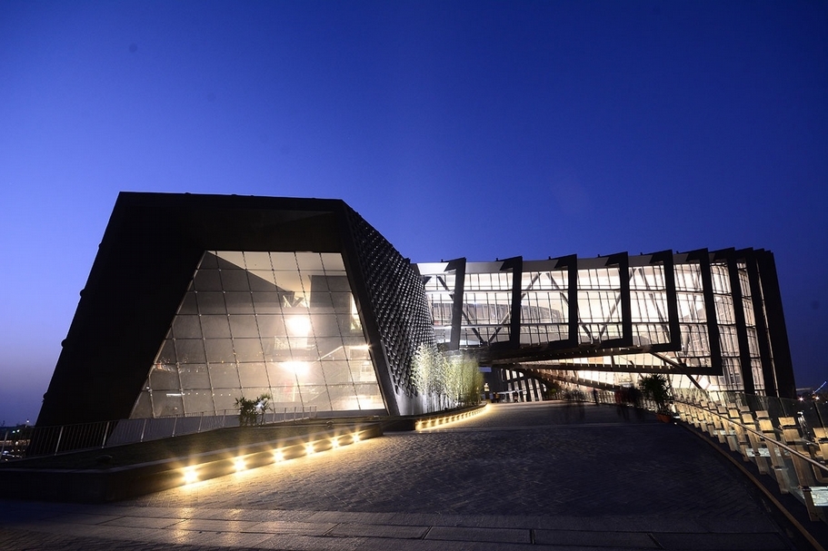 故宮南院建築夜景。（攝影／許傑）