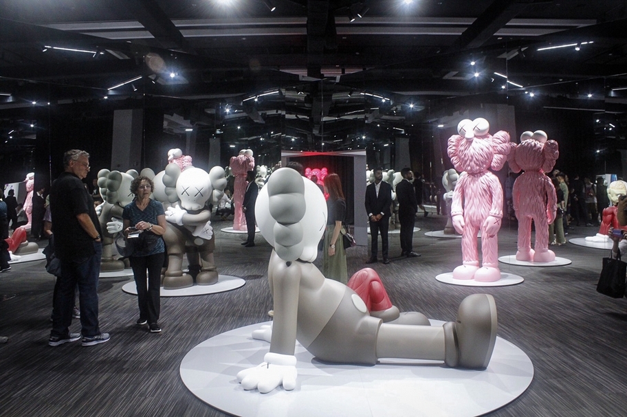 「KAWS:ALONG THE WAY」展覽現場。(本刊資料室)
