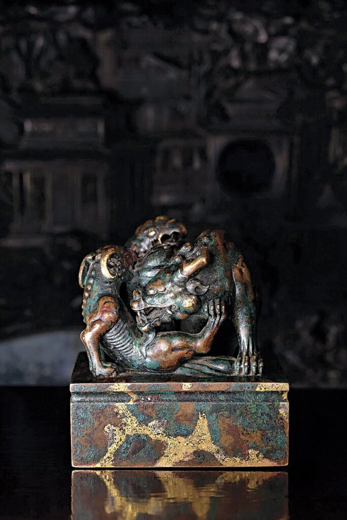 清乾隆 乾隆三年（1738年）製〈銅點金異獸鈕「乾隆御覽之寶」寶璽 北京保利．人民幣1億1097萬5000元