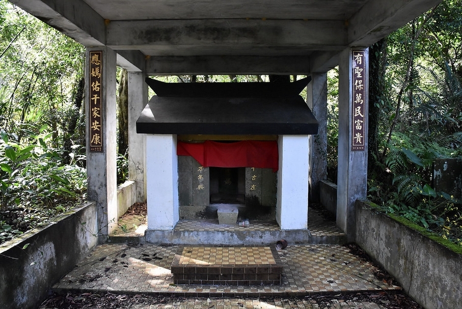 （新北市淡蘭古道上小廟）©king.f