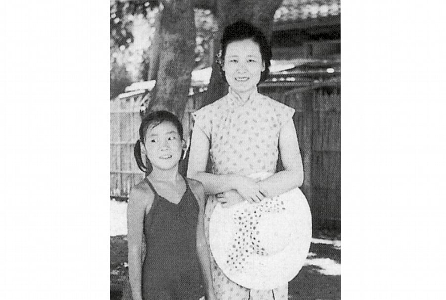 劉雪琴（右）與愛女趙萱萱。（本刊資料室）