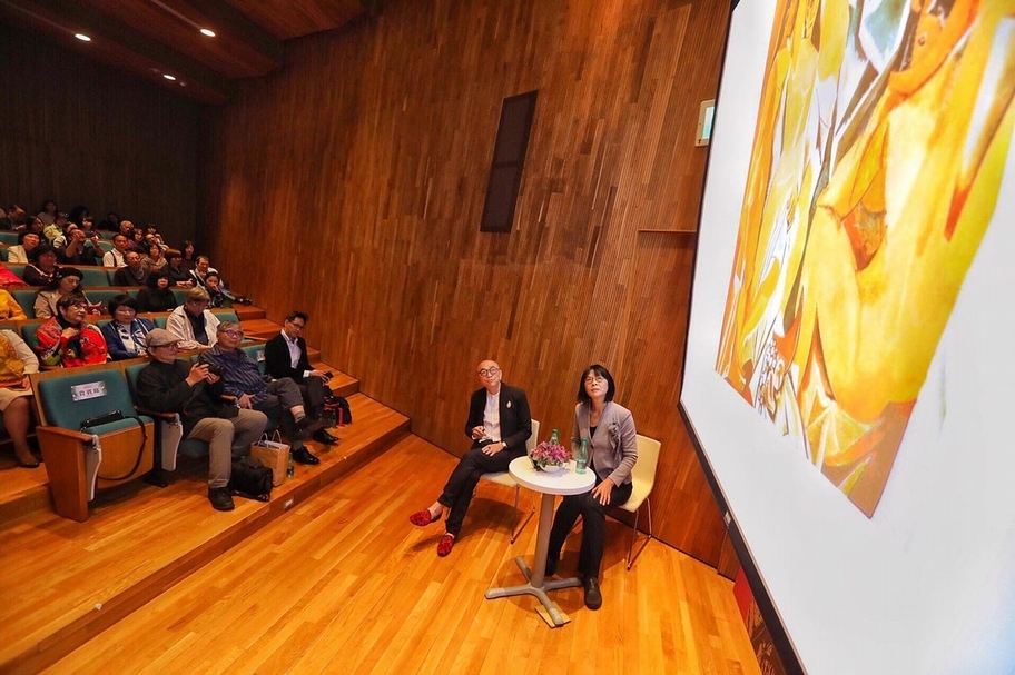 「遠方的行星：趙春翔藝術展」開幕座談，香港設計師劉潼別出心裁地以歐幾里得幾何理論作為思考切入點，細緻分析趙春翔如何從水墨傳統出發、卻捨棄山水留白的觀念。（攝影／陳俊松）